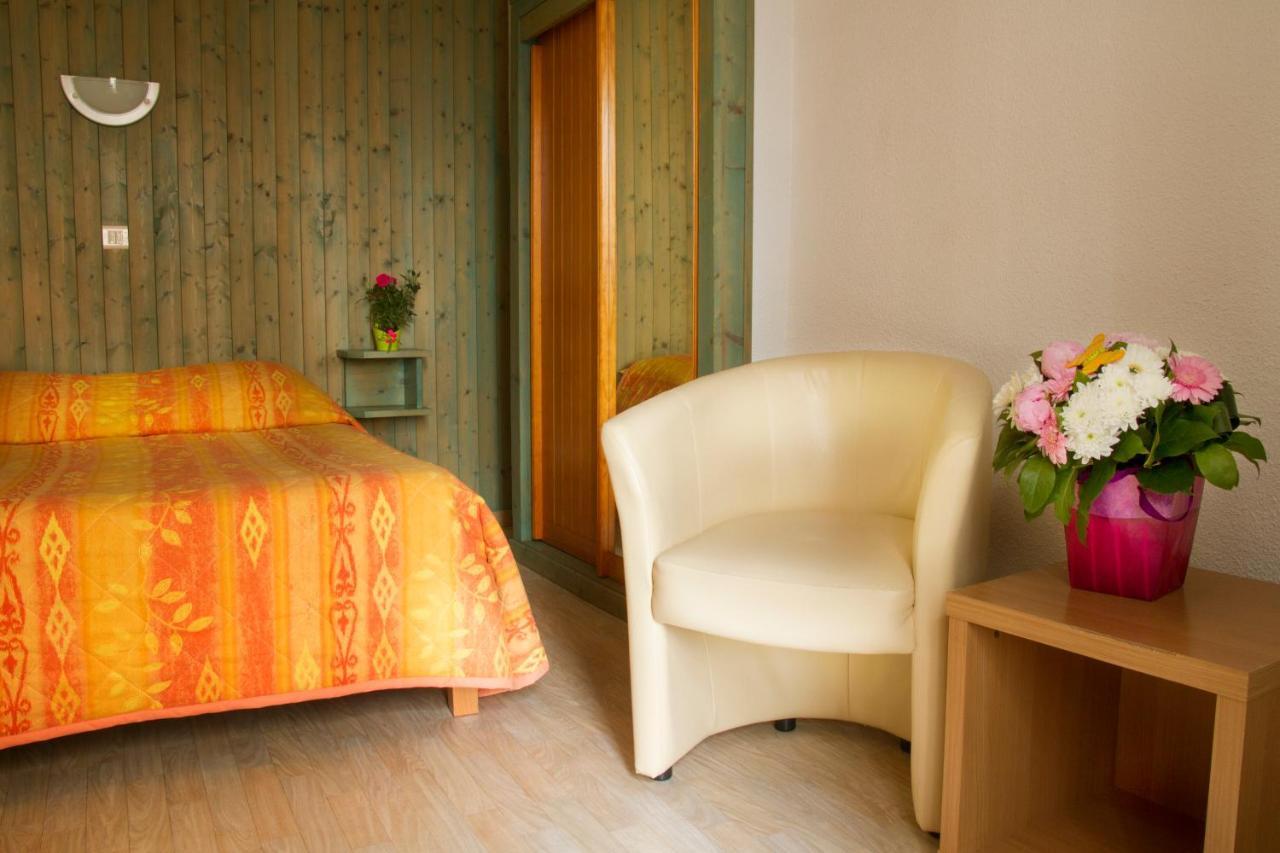 Hotel De La Grotte Aix-les-Bains