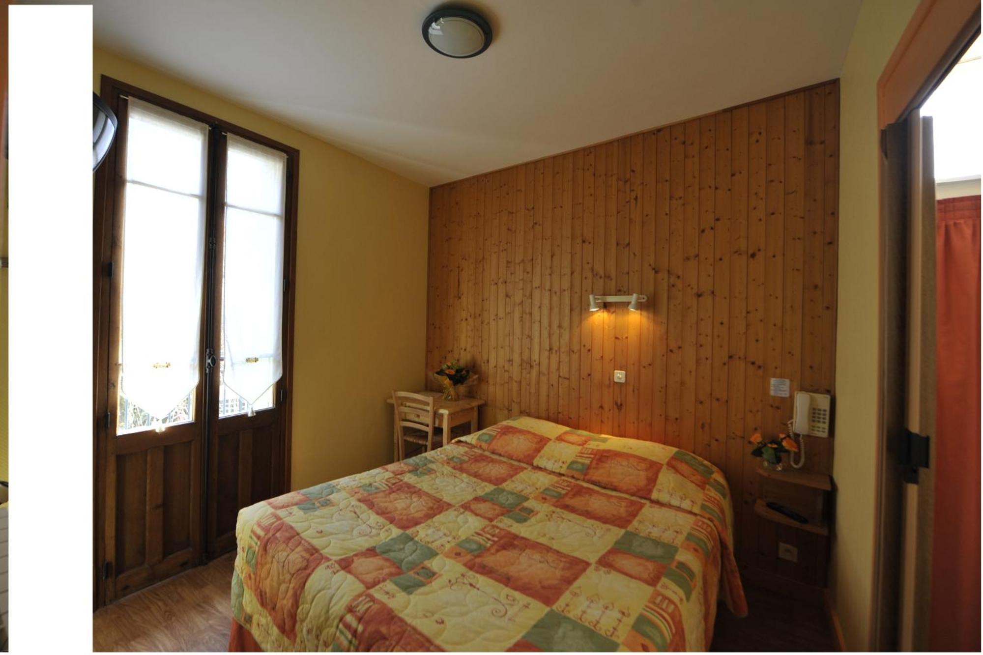 De La Grotte Aix-les-Bains